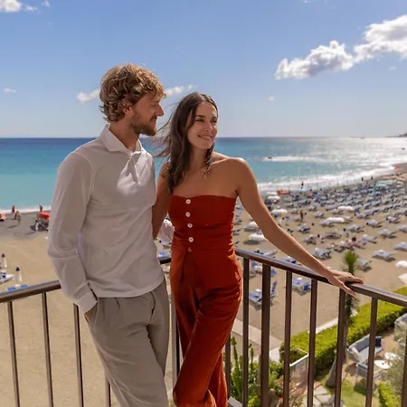 戴安娜大酒店 4*