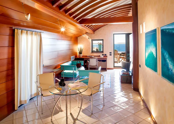 戴安娜大酒店 4* 迪亚诺马里纳